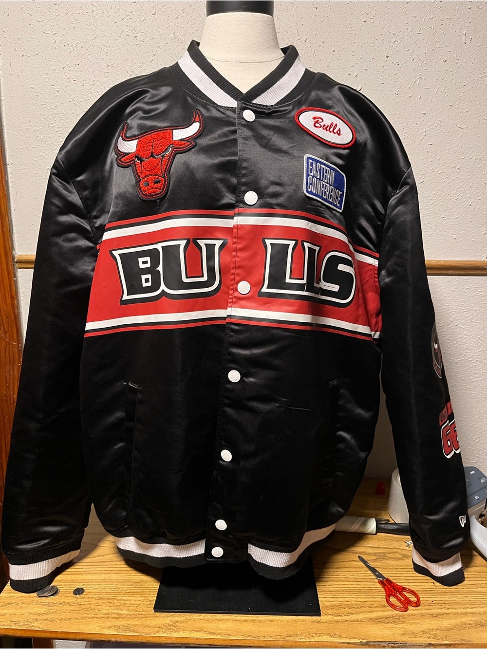 New Era Black and Red Chicago Bulls Varsity Jacket - Picture 6 of 6